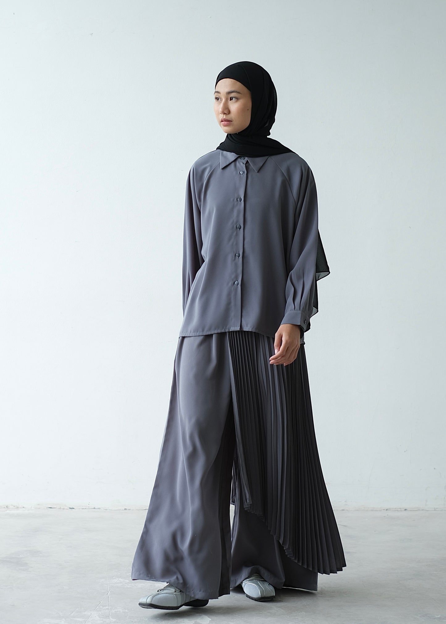 RASHAWL OLEANDER RAGLAN SHIRT