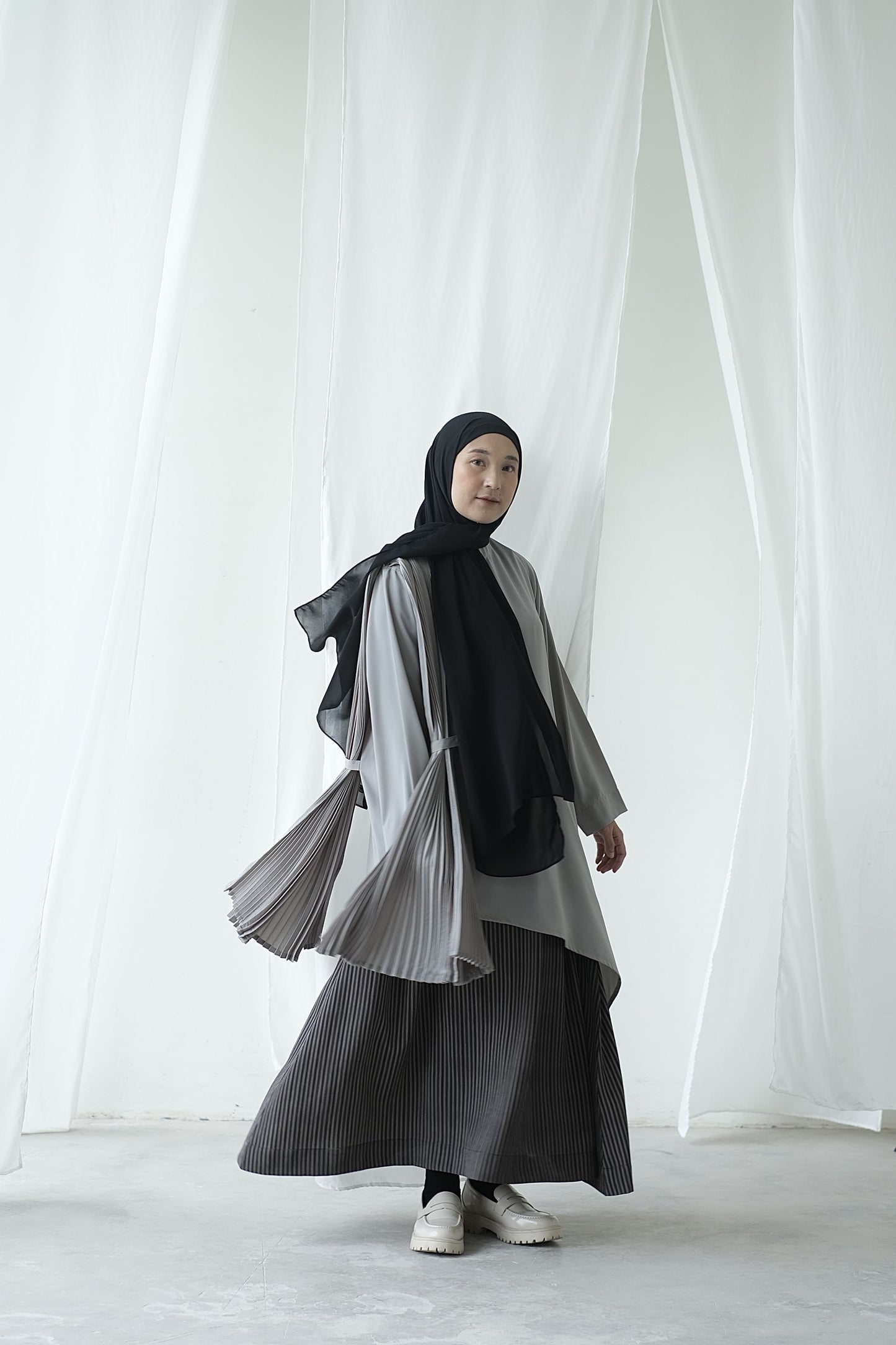RASHAWL PRIMROSE ASSYMETRIC PLEATS BLOUSE
