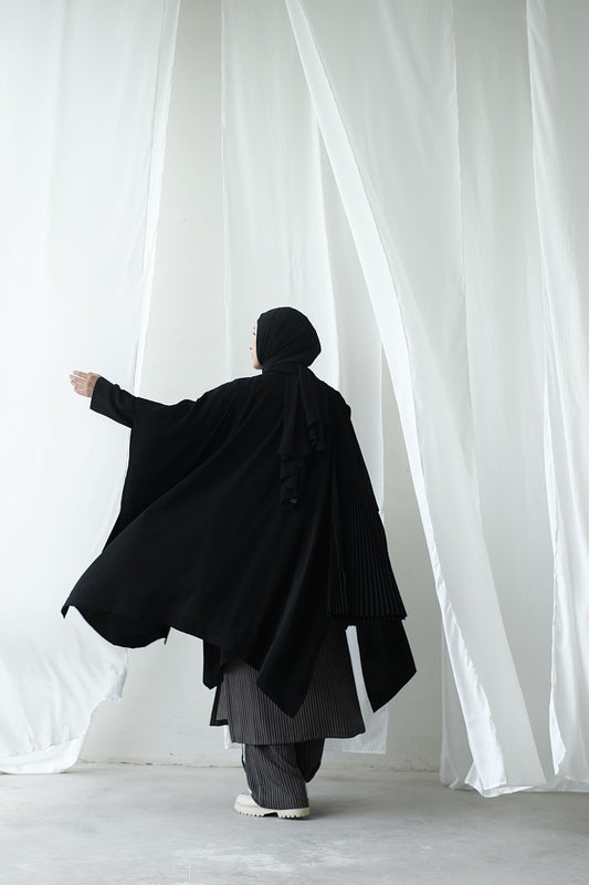 RASHAWL DANDELION OVERSIZED PLEATS CAPE