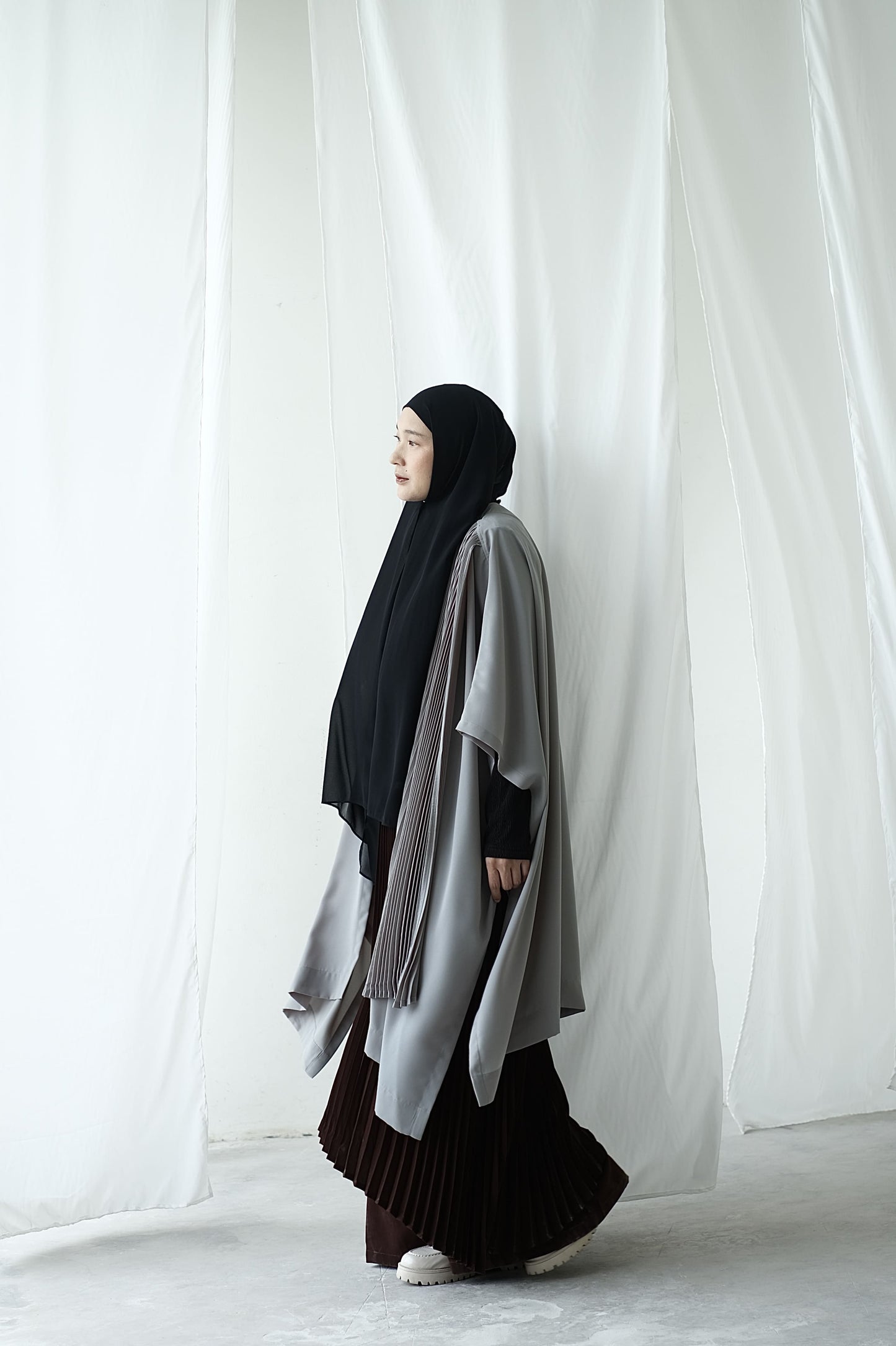 RASHAWL DANDELION OVERSIZED PLEATS CAPE