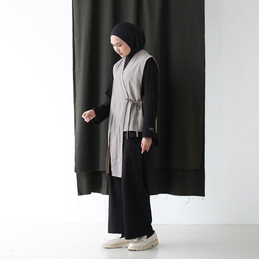 DAYCLOTH LEAF ASSYMETRIC VEST GREY