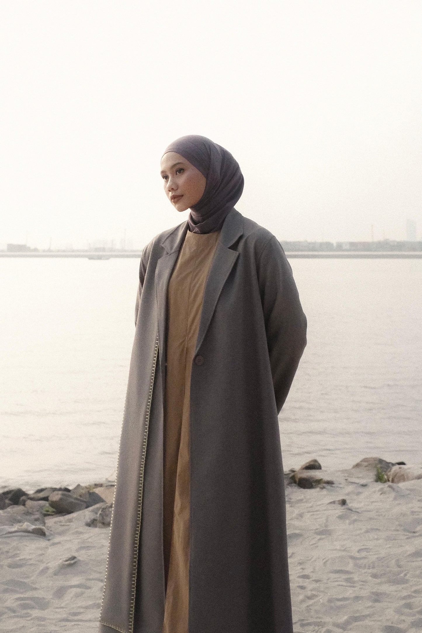 DAYCLOTH REEFS BLANKET STITCH COAT GREY