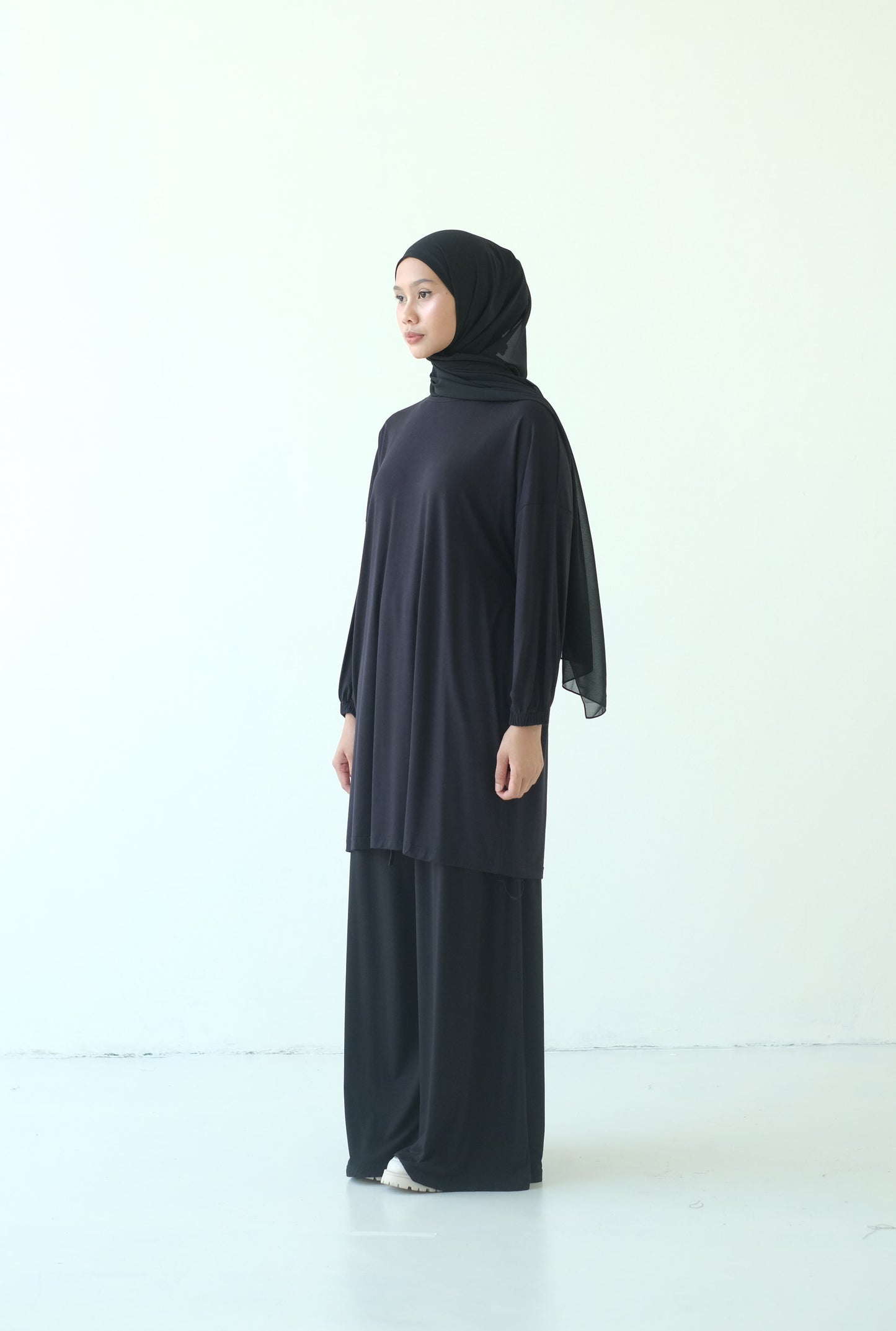 RASHAWL LOUNGE SET WITH BERGO