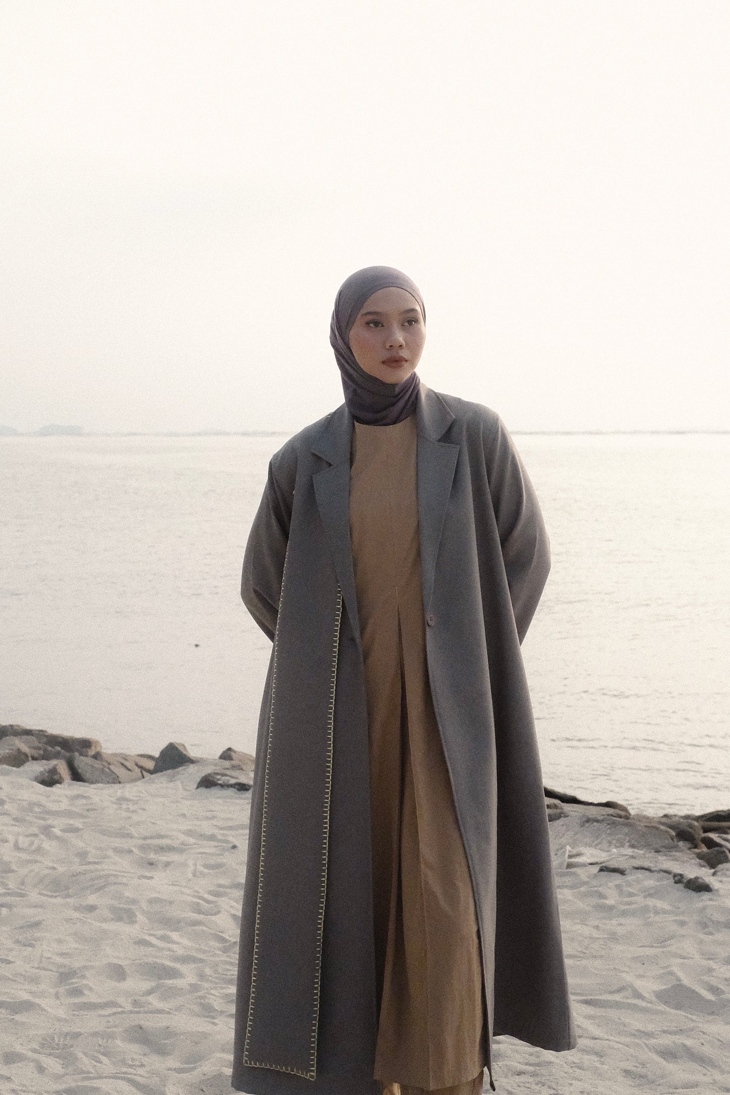 DAYCLOTH REEFS BLANKET STITCH COAT GREY
