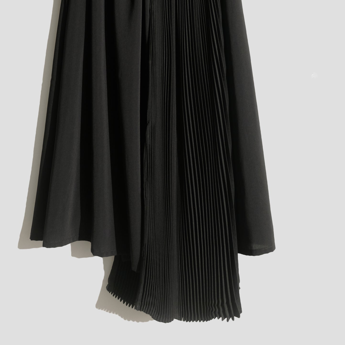 RASHAWL BUNDLING 5 (TALLINN SKIRT BLACK DAN MONOBE DADDY SHIRT WITH PLEATS BLACK)