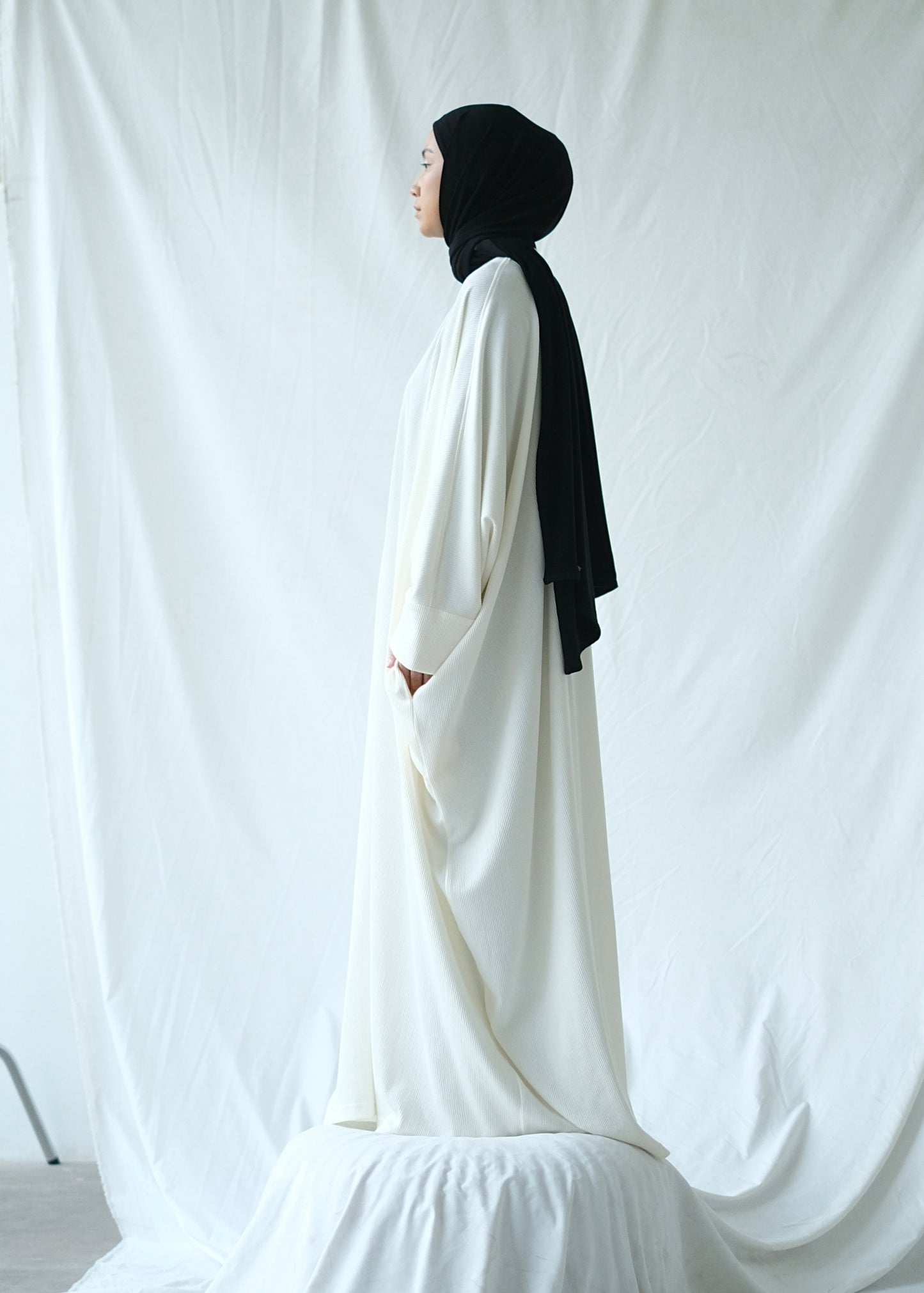 RASHAWL BUNDLING 2 (KHARJ LOOSE ABAYA BW DAN EASSI INSTANT FRENCH KHIMAR COFFEE)