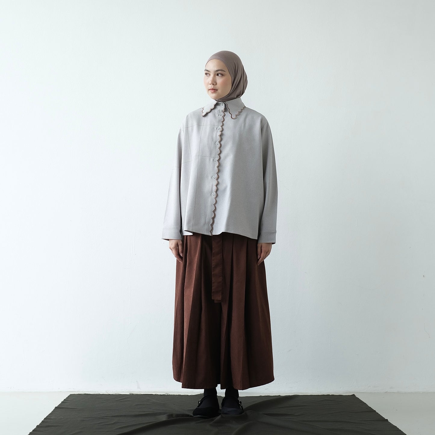 DAYCLOTH SKY SCALLOP SHIRT
