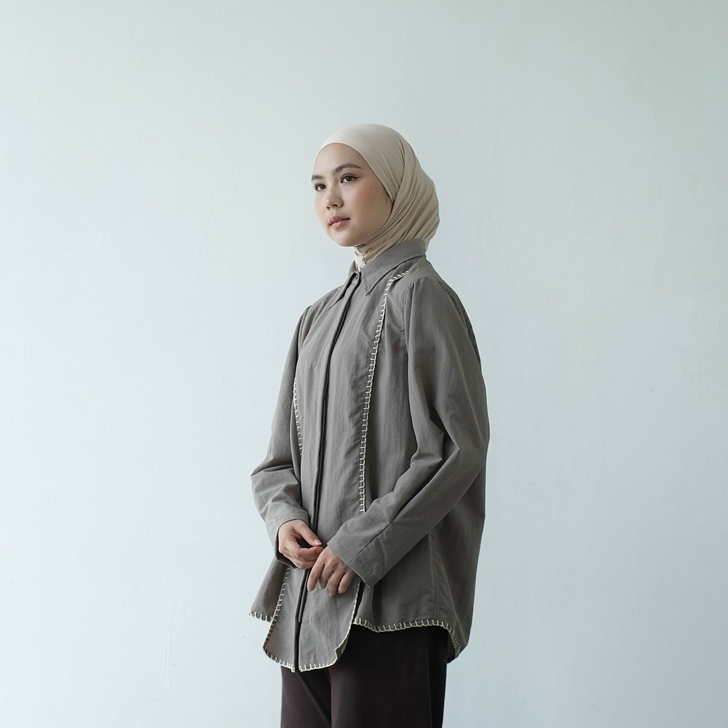 DAYCLOTH ARCOPORA BLANKET STITCH SHIRT GREY