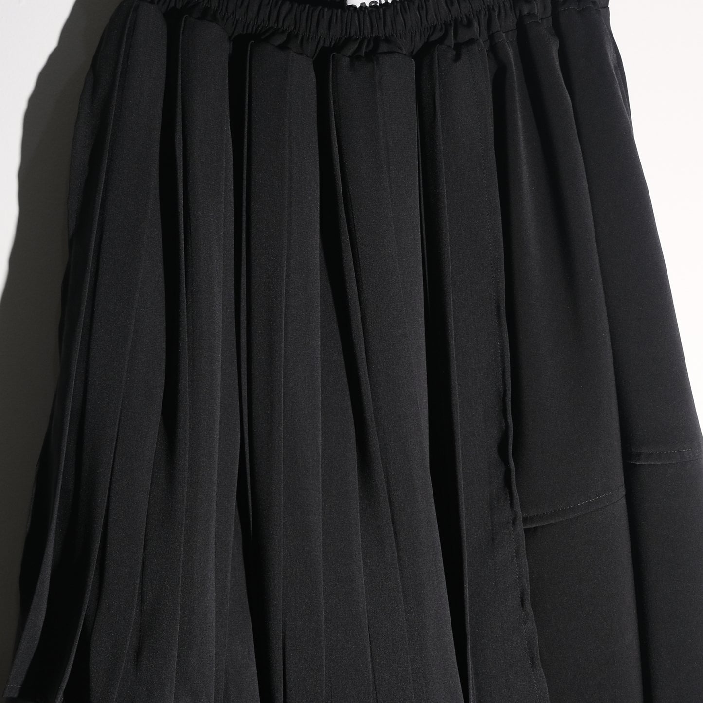 RASHAWL GION LAYERED PLEATED ASSYMETRIC SKIRT