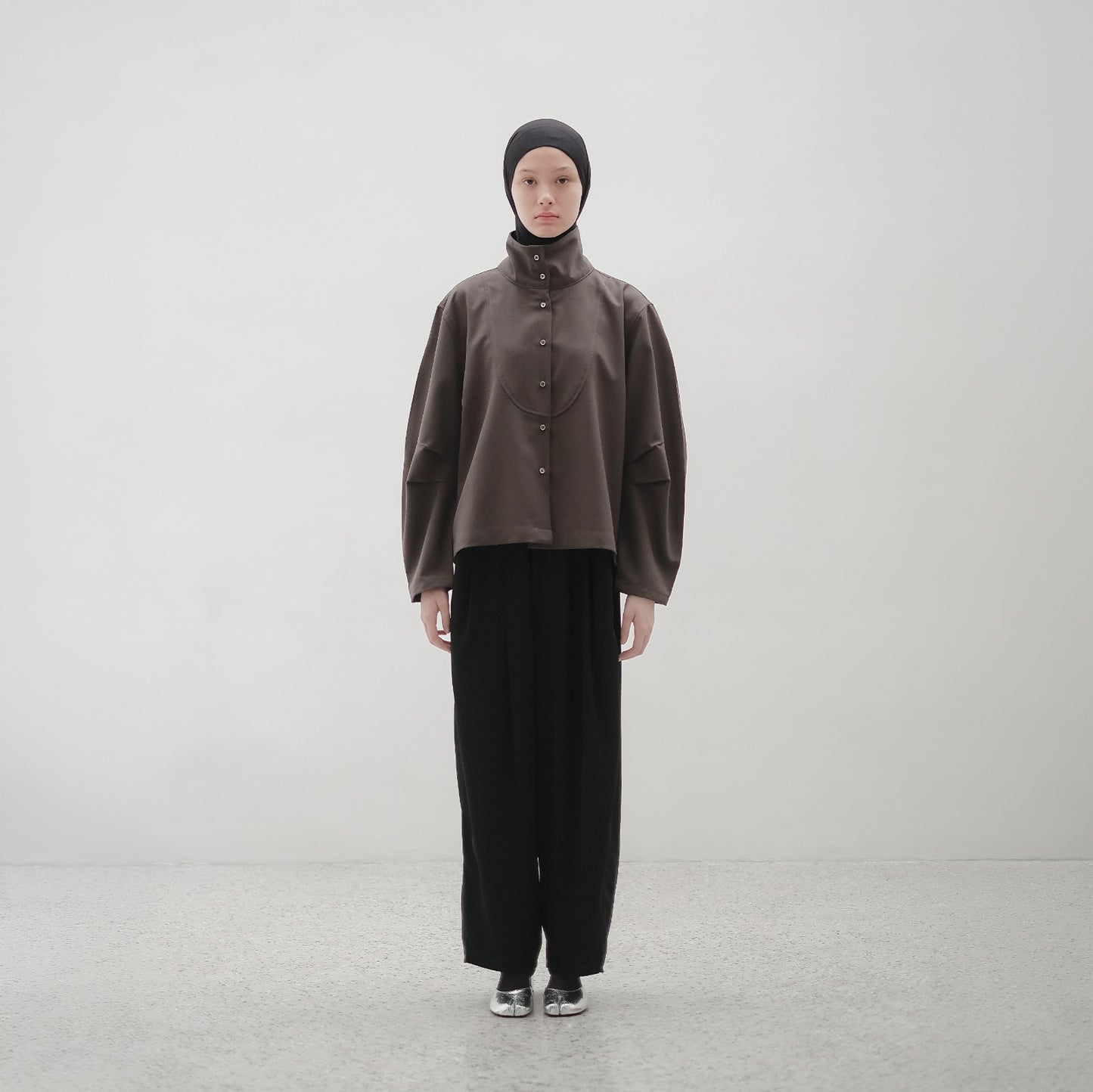 RASHAWL NOIR HIGH NECK STRUCTURED SHIRT