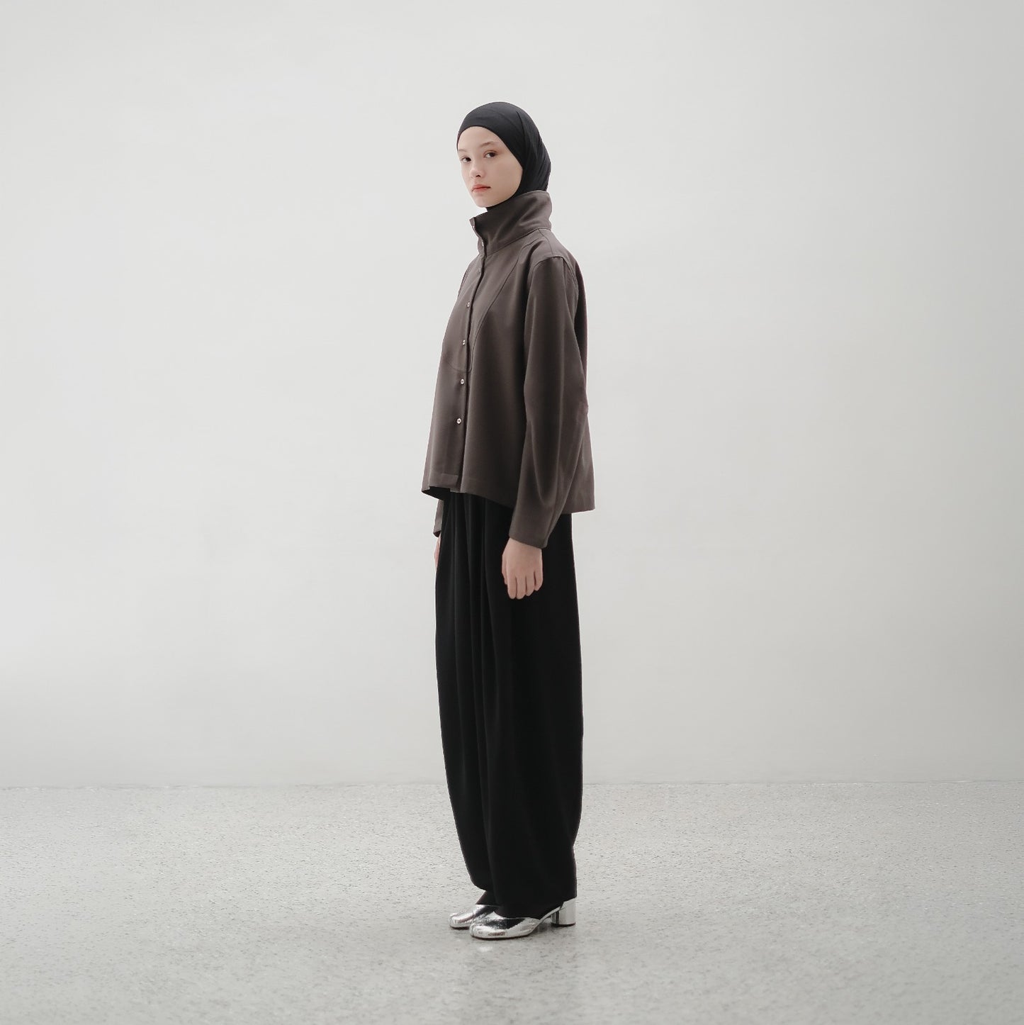 RASHAWL NOIR HIGH NECK STRUCTURED SHIRT