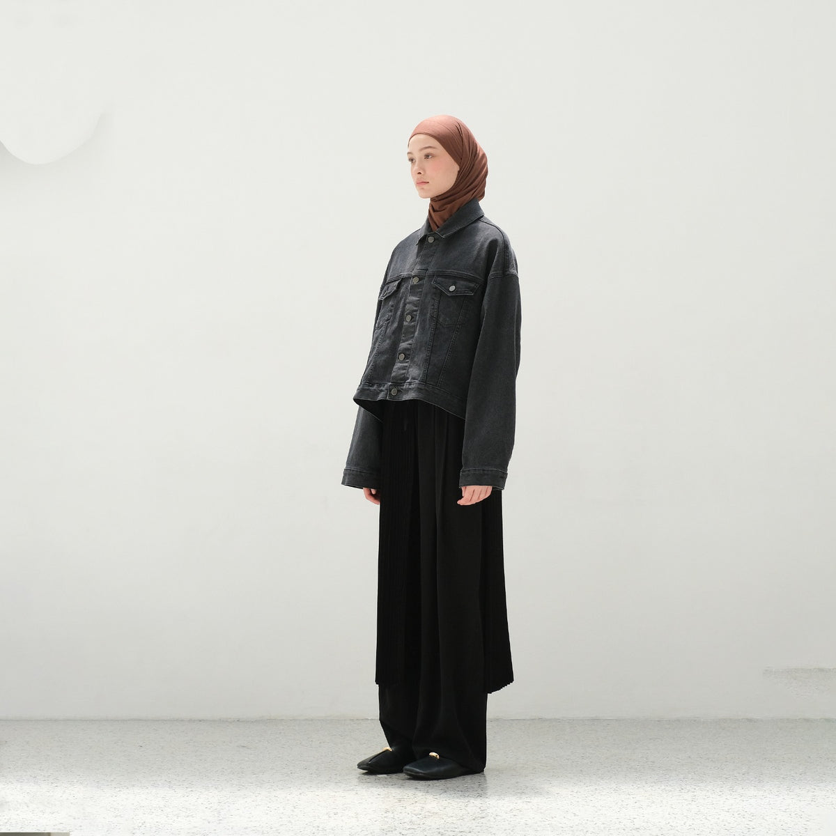 PRE ORDER RASHAWL SHINMACHI PLEATED BARREL PANTS