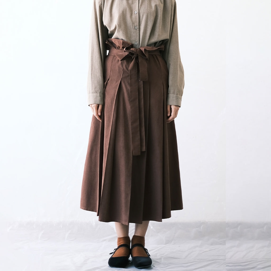 DAYCLOTH AKIRA PLEATED SKIRT DARK BROWN