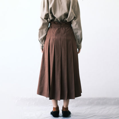 DAYCLOTH AKIRA PLEATED SKIRT DARK BROWN