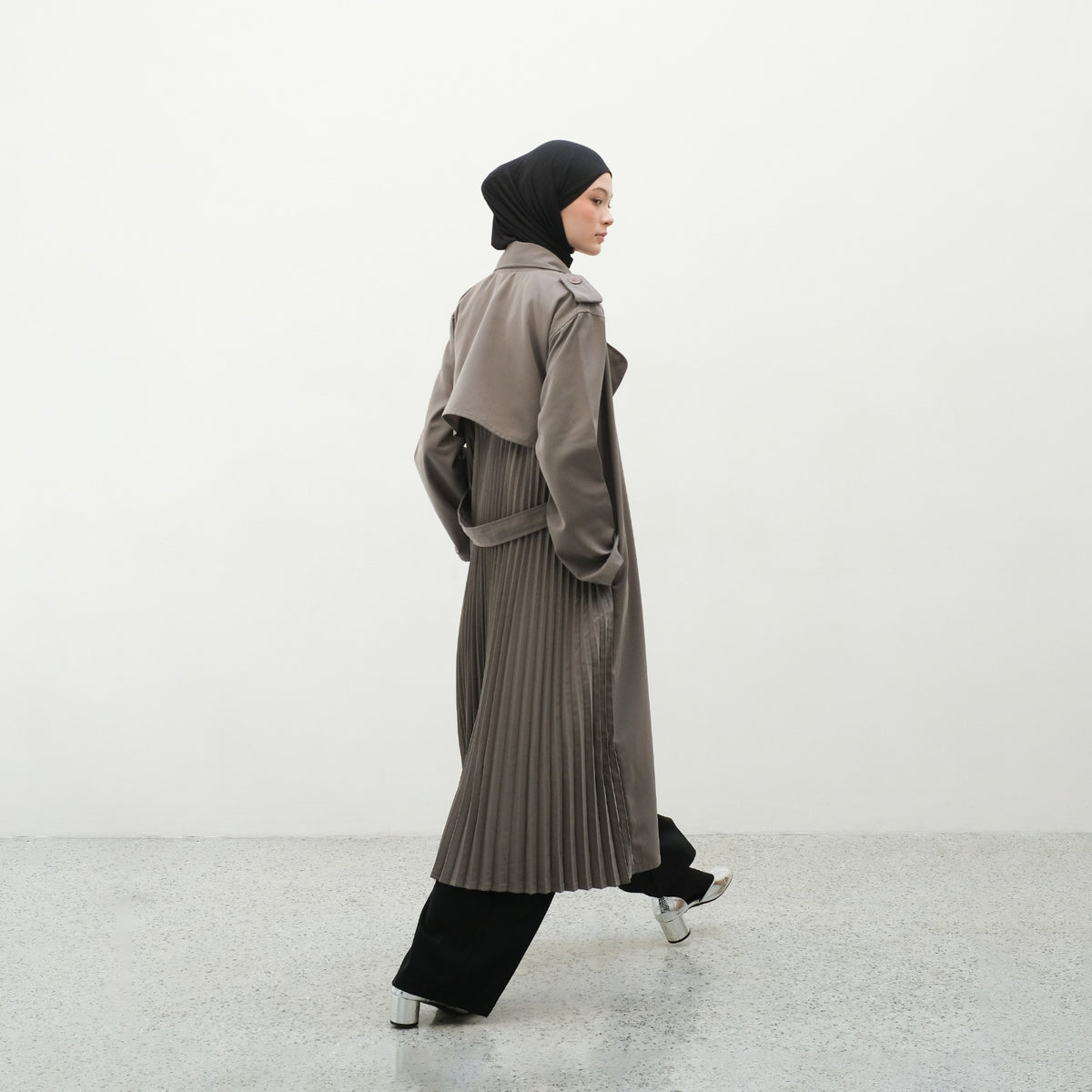 RASHAWL MATSUURA TRENCH COAT BACK PLEATS