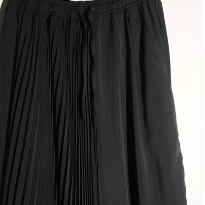 RASHAWL BUNDLING 3 (SHINMACHI PLEATED BARREL PANTS BLACK DAN DIANTHA VEST BLACK)