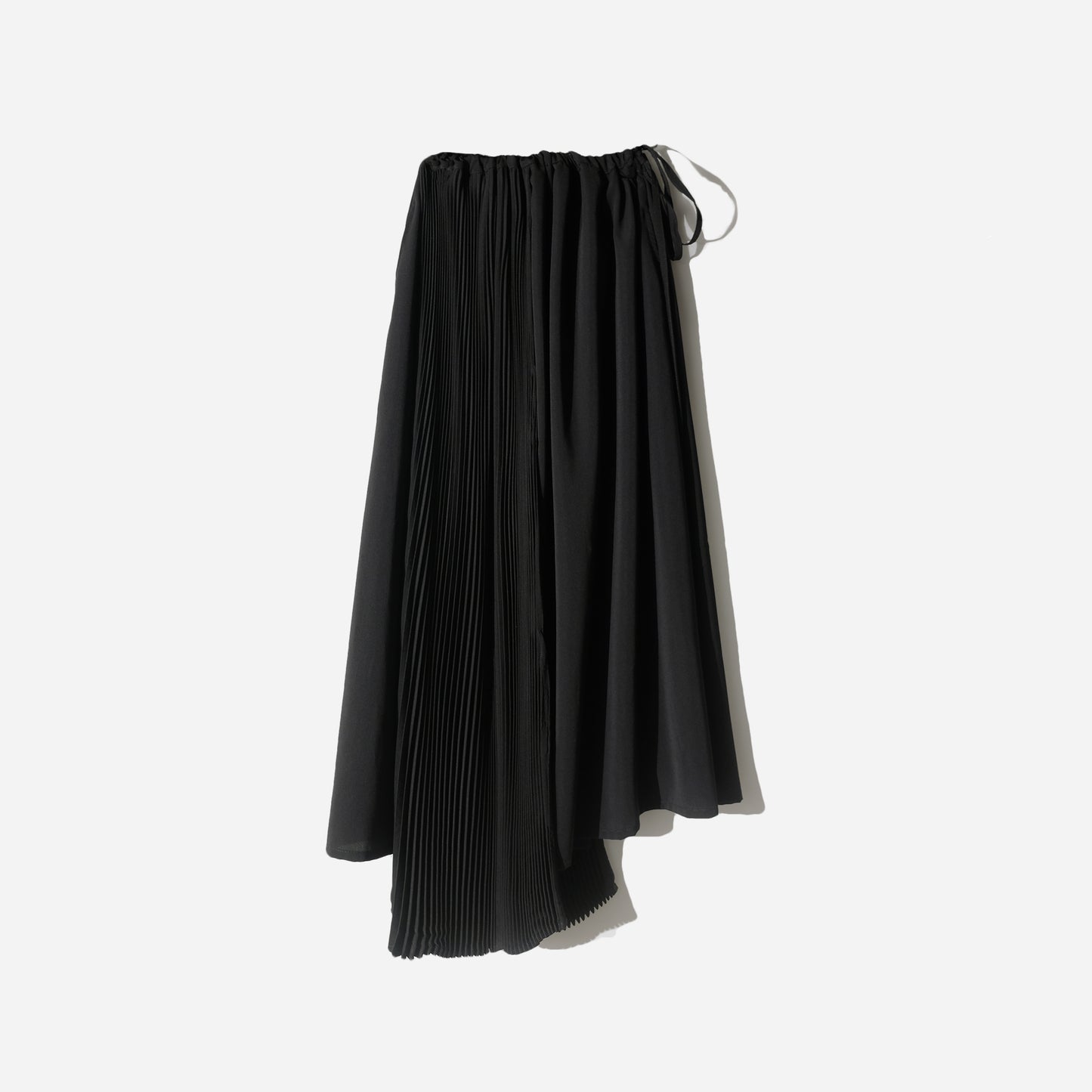 RASHAWL BUNDLING 5 (TALLINN SKIRT BLACK DAN MONOBE DADDY SHIRT WITH PLEATS BLACK)
